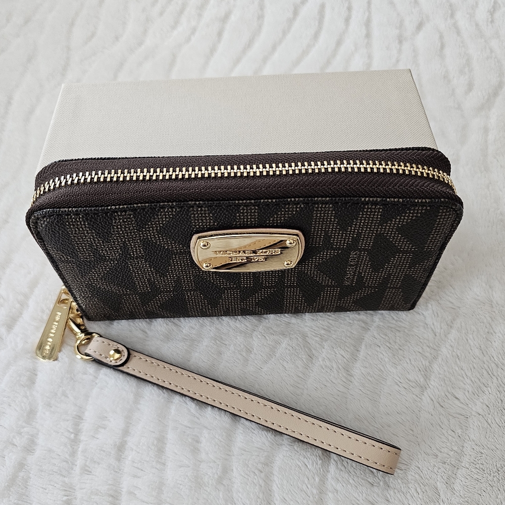 Michael Kors Jet Set Brown Wristlet Zipped Wallet - Picture 2 of 11